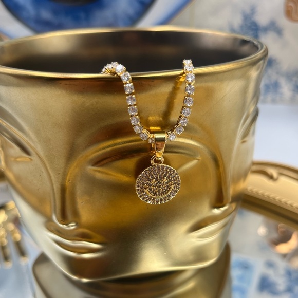 🆕 CRYSTAL HAZE 🧿 BNWT Smiley Face Pendant - Picture 12 of 13